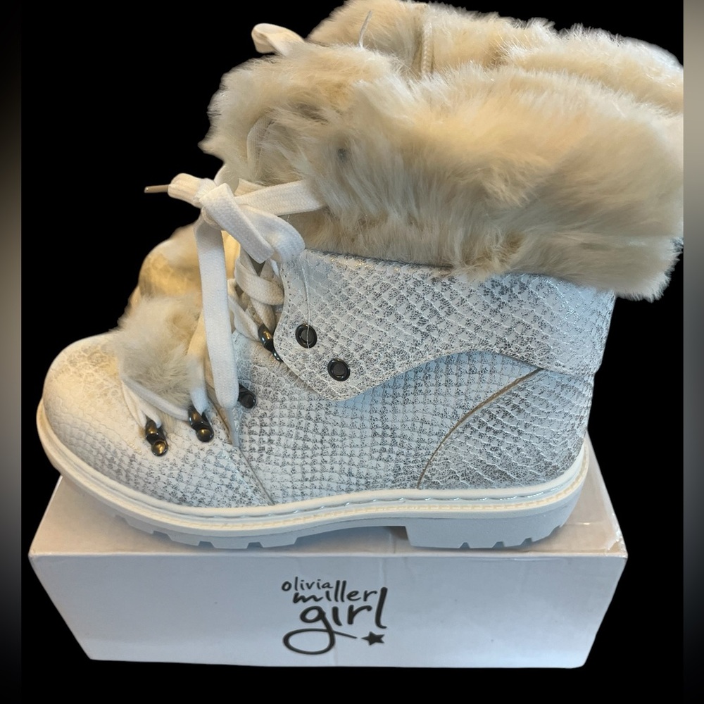 Girls boots